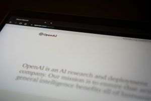 OpenAI recunoaşte că peste un milion de utilizatori discută săptămânal despre sinucidere în conversaţiile cu ChatGPT